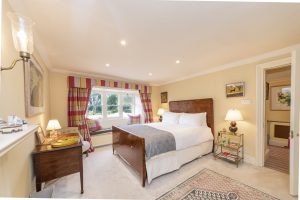 Read more about the article Guest Bedroom Ideas: How to Make a Guest Bedroom Feel Welcoming